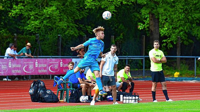 Zweifacher Vorbereiter: Die Flanken von Samuel Seitz verwerteten Tim Birkenheier und Pascal Störk zu den Sieg bringenden Toren des SV ...