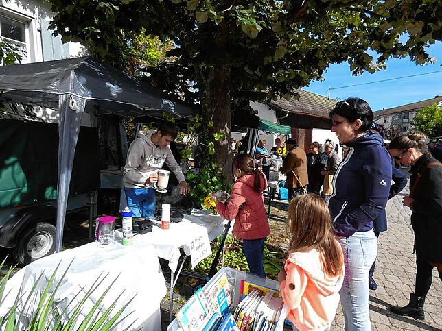 Auf dem Gelände vom Möbelmarkt gab es während dem Sonntagsverkauf für die kleinen Besucher ein Kinderprogramm.