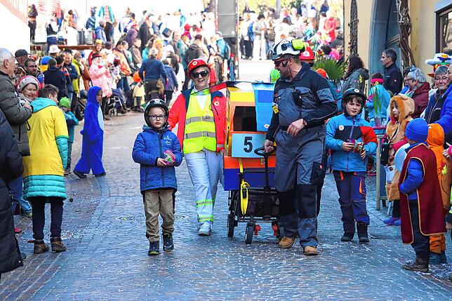 Bild 20: Meersburger Fasnacht: Die schönsten Bilder vom Kärrelerennen 2025