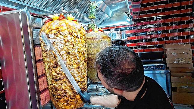 Bild 27: Hunderte Konstanzer warten auf den 1-Cent-Döner: Unglaubliche Szenen in Bildern festgehalten