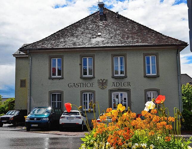 Wie geht es weiter mit dem früheren Traditionsgasthof Adler? Das markante Gebäude am Kopfende des Marktplatzes und gegenüber des ...