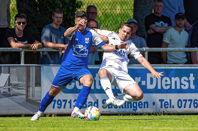 Hart an der Grenze: Viel (zuviele) Zweikämpfe und kaum technische Finesse prägten das vom SV BW Murg mit 2:1 gegen den FC Hauingen ...