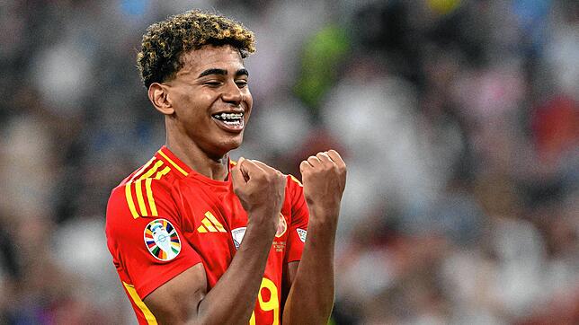 Lamine Yamal, 17, ist Fußballprofi beim FC Barcelona.