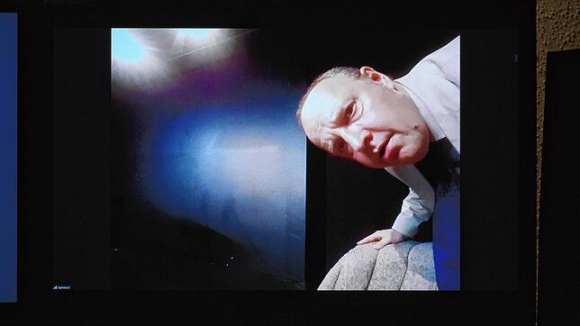 Oliver Nolte in &bdquo;Ruhestörung+&ldquo; &ndash; das ist Theater auf dem Computerbildschirm.