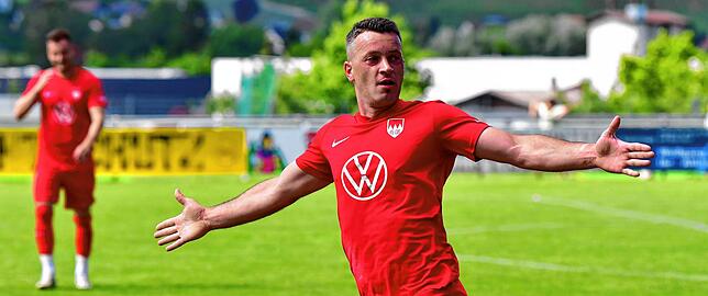 Pokalsieger: Ans 8:1 im Bezirkspokal-Finale mit dem FC Tiengen 08 gegen den TuS Stetten erinnert sich der damalige dreifache Torschütze ...