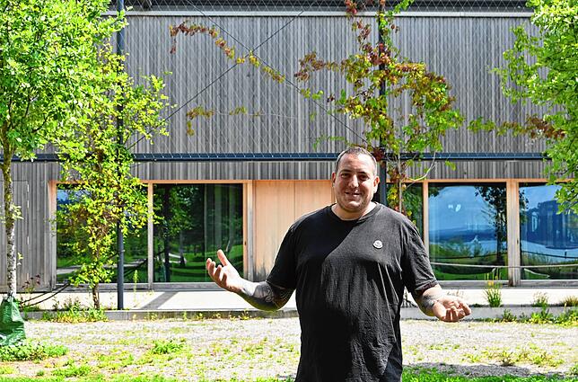 Marco Bentivegna betreibt bereits die Container-Bar des Uferparks. Auch für das leerstehende Restaurant hat er sich beworben.