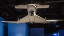 Bild : Vom Spielzeug bis zur Kriegswaffe: Diese Drohnen gibt es in der neuen Sommerausstellung des Zeppelin-Museums zu sehen