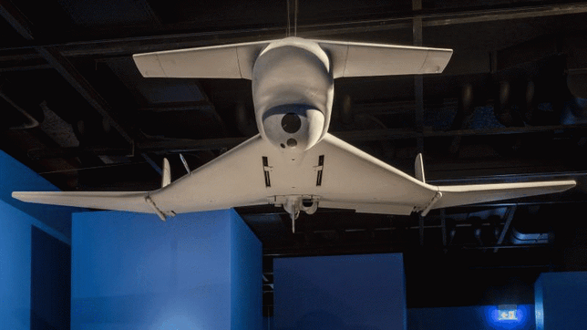 Bild : Vom Spielzeug bis zur Kriegswaffe: Diese Drohnen gibt es in der neuen Sommerausstellung des Zeppelin-Museums zu sehen