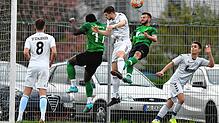 Glücklicher Sieg: Sascha Strazzeri (Zweiter von rechts) traf für den SV Herten zum schmeichelhaften 1:0 gegen die SF Schliengen.