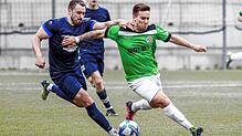 Der FC 07 Furtwangen (Pietro Morreale, rechts) besiegte die SG Riedöschingen/Hondingen (Dominik Zeller) mit 1:0.