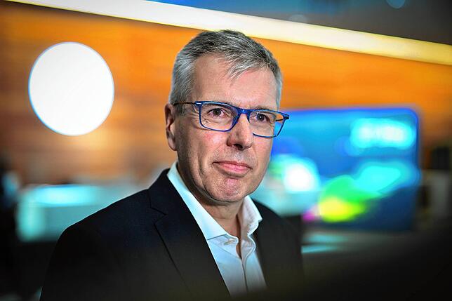 Holger Klein, Vorstandsvorsitzender der ZF Friedrichshafen, muss die Transformation managen. Er baut Jobs ab und will Unternehmensteile ...
