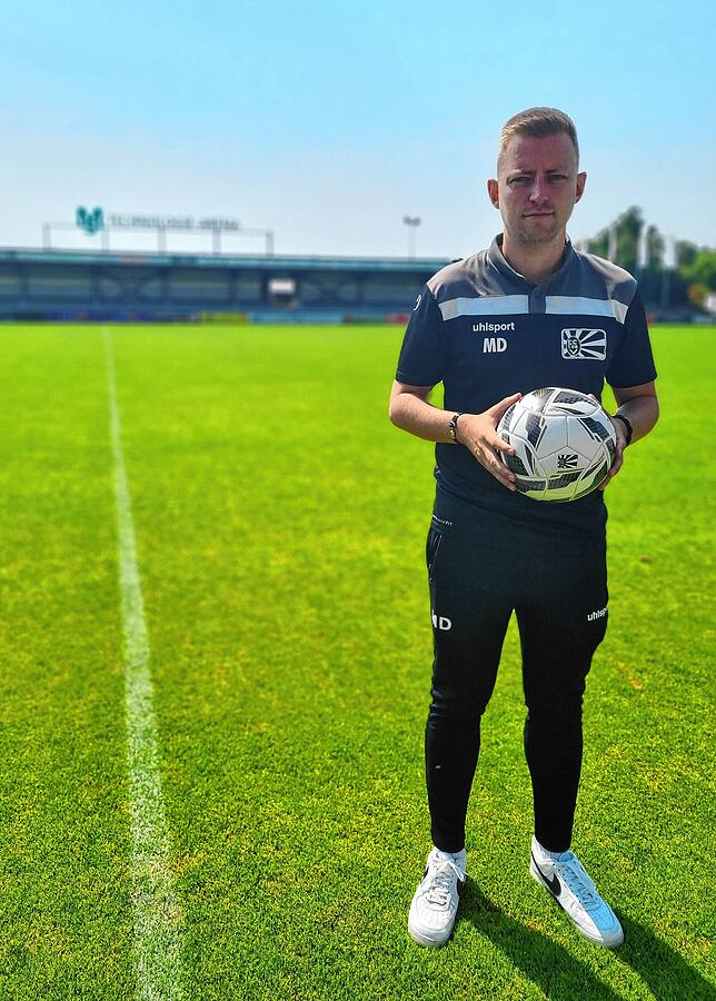 Mike Duffner, Trainer der A-Jugend des FC 08 Villingen, auf dem Rasen der heimischen MS-Technologie-Arena.