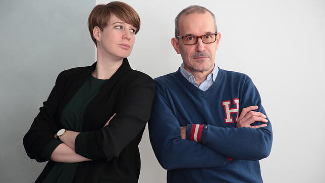 Ganz so ernst ging es dann doch nicht zu: Anna Stommel, 29, SÜDKURIER-Online-Redakteurin, und Alexander Michel, 53, Redakteur der Seite ...