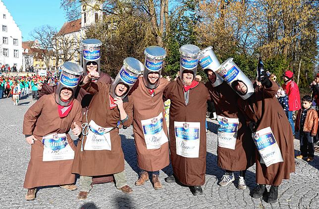 Bild 23: Tausende feiern beim Fasnachts-Umzug durch die Innenstadt