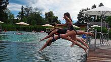 Das Bad in Riehen (Schweiz) ist seit 2014 ein Naturbad, geplant von Herzog und de Meuron. Foto: Boris Burkhardt
