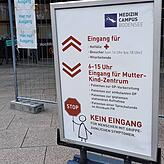 Genaue Einlassbedingungen sind am Eingang aufgelistet. Das Zeitfenster für Besuche wurde um eine Stunde verkürzt.