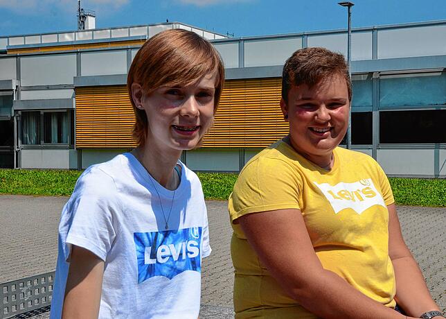 Anna Schäfer und Alina Berger haben ihren Realschulabschluss in der Tasche – jeweils mit der Traumnote 1,0.
