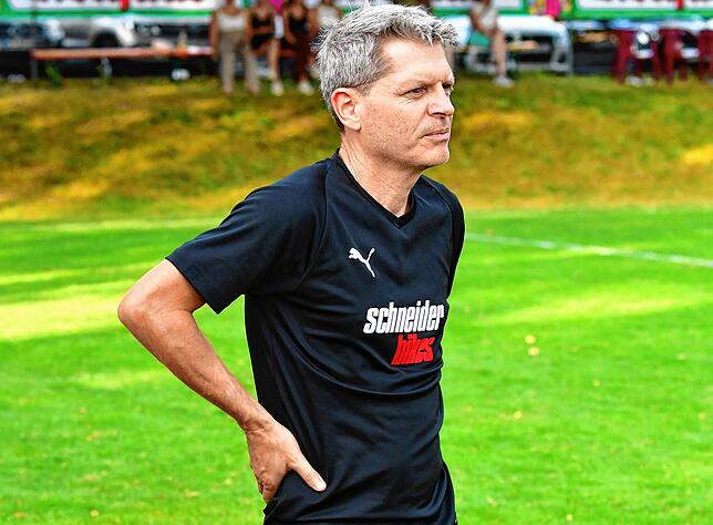 Co-Trainer Dirk Zipfel (FC Hochrhein): „Wir hätten durchaus gewinnen können. Aber wenn du zwei Mal zurück liegst, musst du mit dem ...