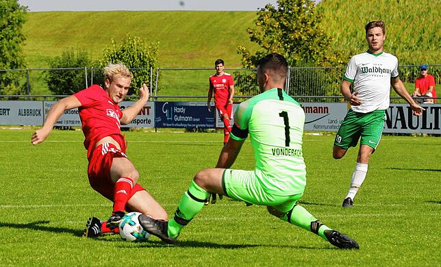 Bild 18: Aufsteiger SV Waldhaus gewinnt gegen den FC Grießen mit 2:1 &ndash; und wir haben die Bilder!