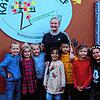 Die stellvertretende Leiterin der katholischen Kindertagesstätte St. Josef in Blumberg, Stefanie Schmidt, bedauert mit den Kindern das ...