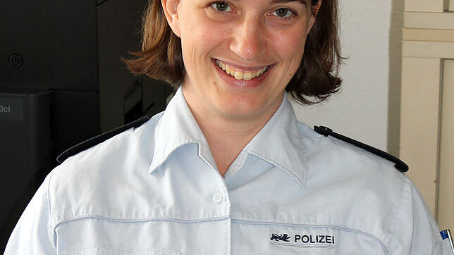 Miriam Höster vertritt derzeit auf dem Polizieiposten einen erkrankten Kollegen. Bild: Reiner Baltzer