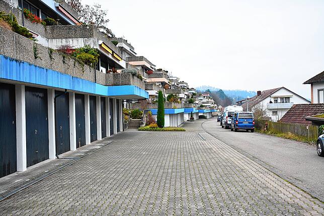 Die Straße Bütze in Sipplingen: Auch hier sollen ab 1. Mai 2021 Autos nur noch auf markierten Flächen für eine Stunde parken dürfen. ...