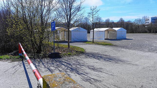 Noch ist die Schranke geschlossen: Auf dem Messeparkplatz P7 soll aber noch am Mittwoch ein Schnelltestzentrums eröffnet werden.