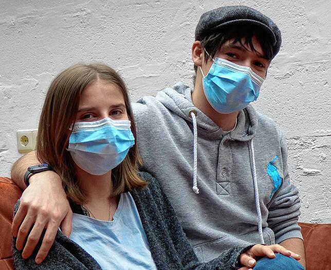 Lena Haas und Aaron Okon haben das Konzept mit erarbeitet, Aaron Okon hat eine überdachte Sitzmöglichkeit entworfen.