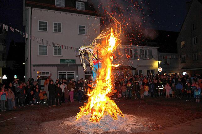 Bild 2: Bilder vom Fasnetverbrennen in Meßkirch 2025: Ein einzigartiges Spektakel!