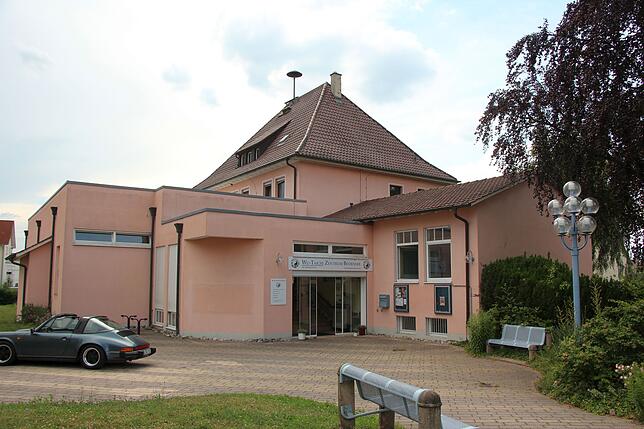 Das ganze Jahr ein Thema: Was wird aus dem Anwesen Schulstraße 12 in Unteruhldingen, dem ehemaligen Schul- und Rathaus beziehungsweise ...