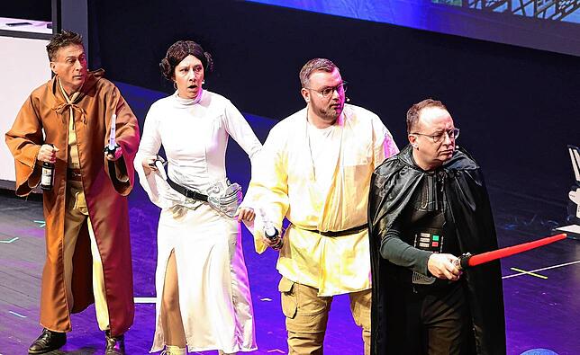 Das Imperium schlägt zurück: OB Paulinobi (Alexander Bertsch als Erik Pauly), Prinzessin Bea (Martina Dannecker als Beatrix Grüninger), ...