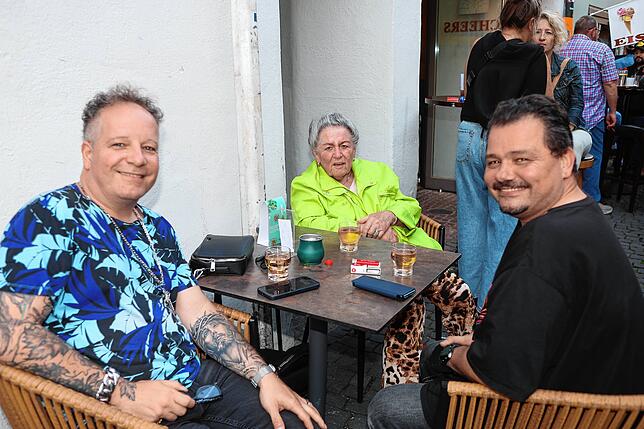 Bild 15: Gassenfreitag am 6. Juni: Hier feiern Einheimische und Besucher in Konstanz
