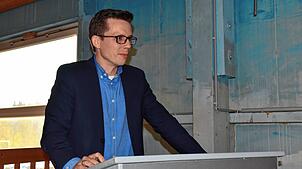 Benjamin Mors‘ erste Amtszeit als Bürgermeister von Steißlingen geht im Januar 2026 zu Ende. Im Bild ist er bei der Hauptversammlung des ...
