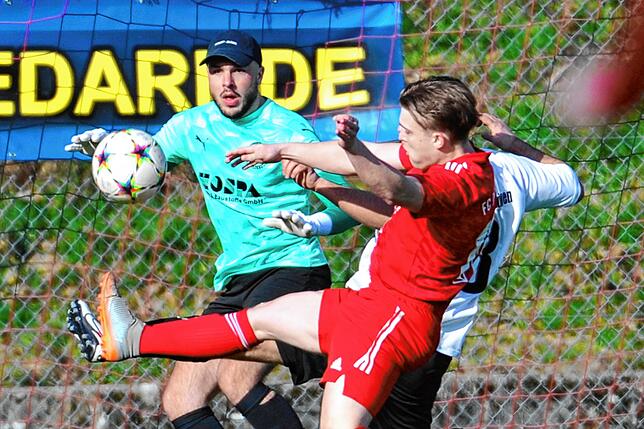 Bild 13: Der FC 08 Bad Säckingen siegt gegen FC Dachsberg mit 3:0 &ndash; und wir haben die Bilder!