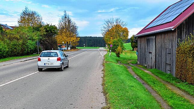 Am Dorfeingang Behla wird ab Montag, 21. Oktober, gebaut. Die Straße wird verschmälert, die Gegegebenheit insgesamt an die Sitation ...