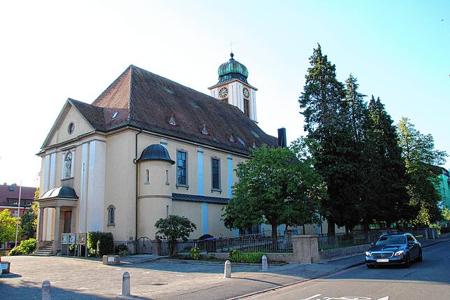 Die Sankt Josef Kirche zwischen Rielasinger und Worblinger Straße.
