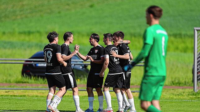 Der SC Gottmadingen-Bietingen jubelt über das 3:1 bei der SG Dettingen-Dingeldsdorf.