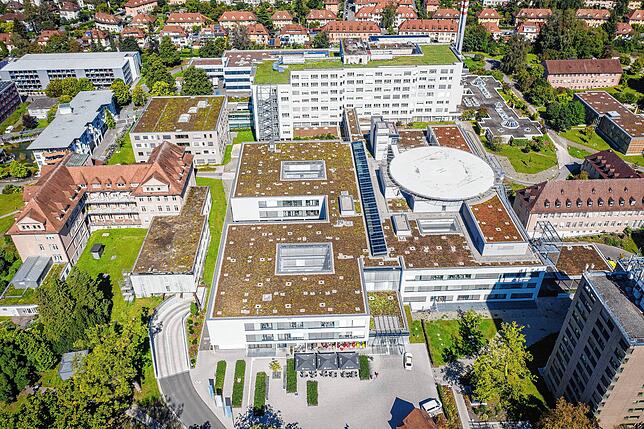 Klinikum Konstanz und die orthopädische Fachklinik Vincentius sind unter einem Dach in einem hochmodernen Gebäude untergebracht.