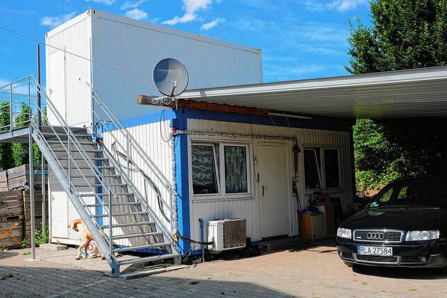 In den Containern wohnen vorzugsweise Paare – in diesem Sommer haben sie den Container für sich, sonst wohnt schon mal eine dritte ...