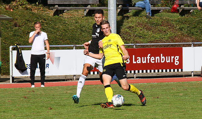 Abgemeldet: Aleksandar Ristic (links, im Spiel gegen den FV Herbolzheim) hat den SV 08 Laufenburg nach vier Monaten wieder verlassen.