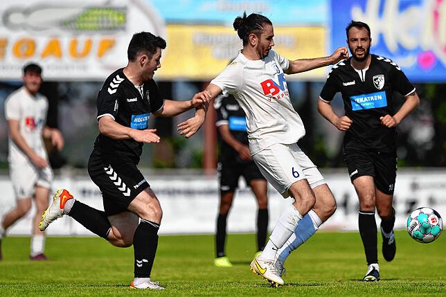 Bild 3: FC Erzingen verliert mit 2:4 bei Spitzenreiter VfR Hausen &ndash; und wir haben Bilder!