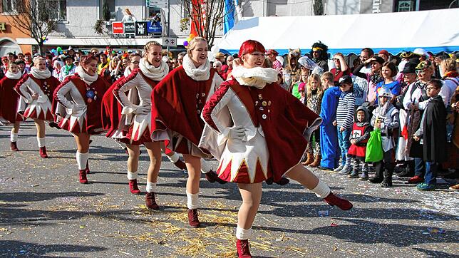 Der Narrenverein Eggingen beim Umzug am Fasnachtsmontag in Stühlingen 2020, im Bild die große Garde. Für die Jugend erhält der Verein ...