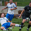 Es war einmal: Im Finale des Küssaburg-Pokalturniers im Sommer bezwang der FC Geißlingen den FC Hochrhein noch mit 4:3. Hier stört der ...