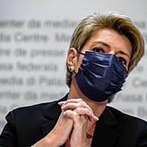 Justzministerin Karin Keller-Sutter hält das Polizeigesetz PMT, das präventive Antitterrormaßnahmen zulässt, für notwendig. Kritiker ...