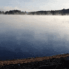 Der Riedsee bei Hüfingen &bdquo;raucht&ldquo; in der Morgensonne.