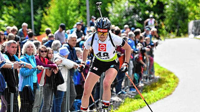 Damit hat sie selbst nicht gerechnet: In den ersten Wettkämpfen nach ihrer Babypause wurde Biathletin Janina Hettich-Walz gleich ...