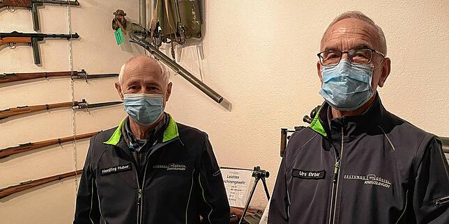 Hansjörg Huber (links) und Urs Ehrbar vom Verein Festungsgürtel Kreuzlingen sind für die Pflege der Schutzräume verantwortlich.