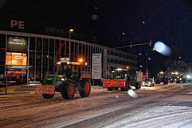 Bild 10: Bauernprotest im Schwarzwald-Baar-Kreis. Landwirt schon vor 6 Uhr unterwegs!