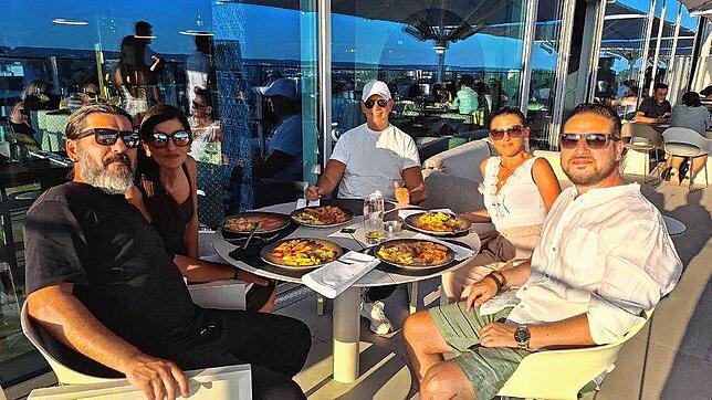 Bild 26: Beste Laune, bestes Wetter, bestes Essen: Bilder der Eröffnung des Restaurants Volare in Konstanz