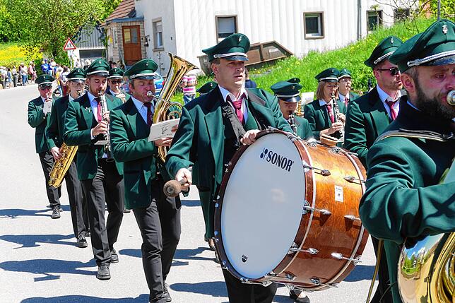 Bild 28: Scheunenfest 2025: Jubiläumsumzug und mitreißende Open Air Musik in Hüfingen-Sumpfohren